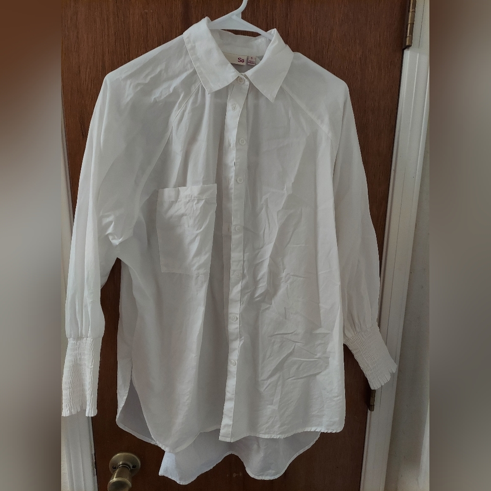 White button down shirt with elastic sleeves